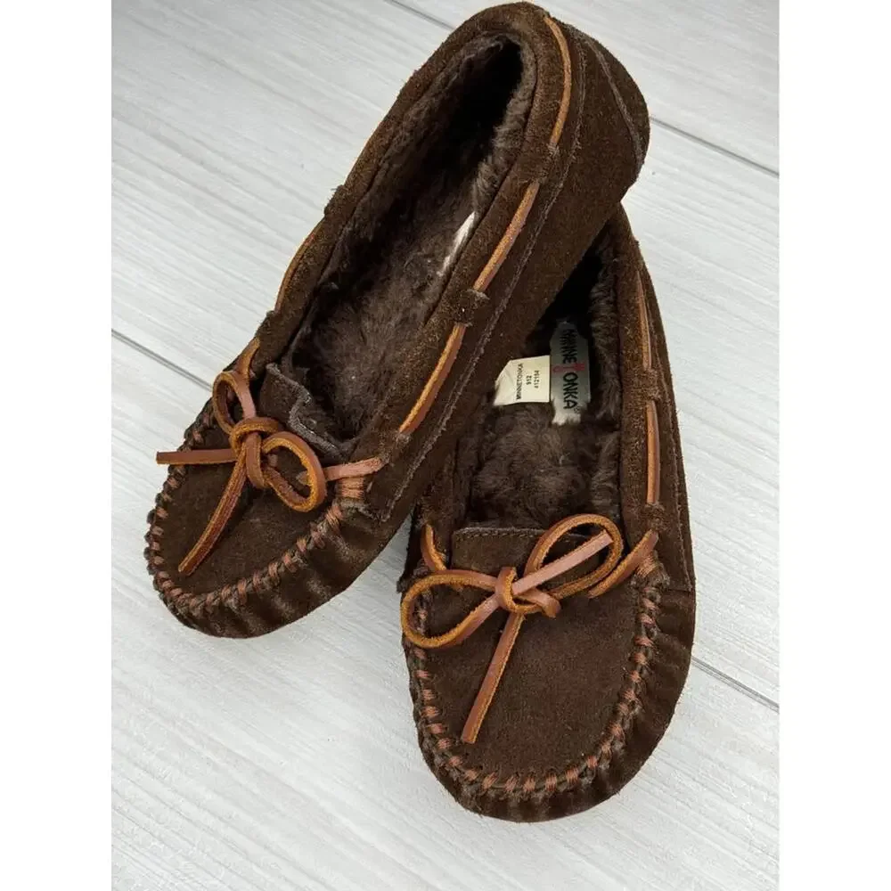 Minnetonka Brown Suede Leather Moccasin Slippers Comfort Shoes Size 4